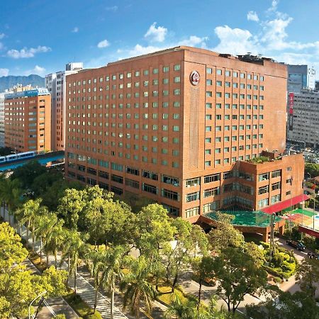 The Howard Plaza Hotel Đài Bắc Ngoại thất bức ảnh The campus of National Yang-ming University