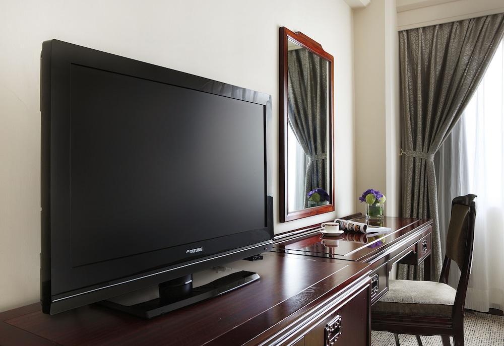 The Howard Plaza Hotel Đài Bắc Ngoại thất bức ảnh A flat-screen television