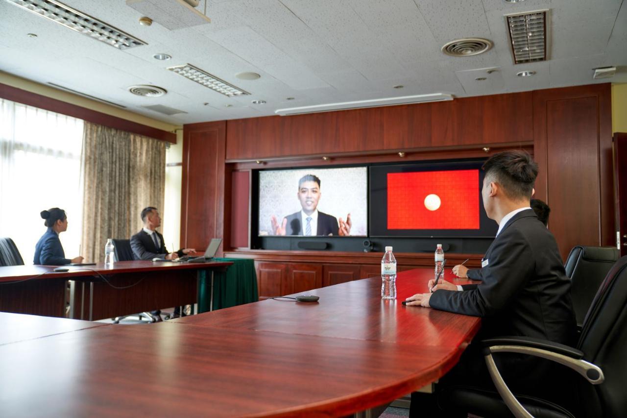 The Howard Plaza Hotel Đài Bắc Ngoại thất bức ảnh President Obama speaks to the University of International Business and Economics in Beijing, China, March 2014