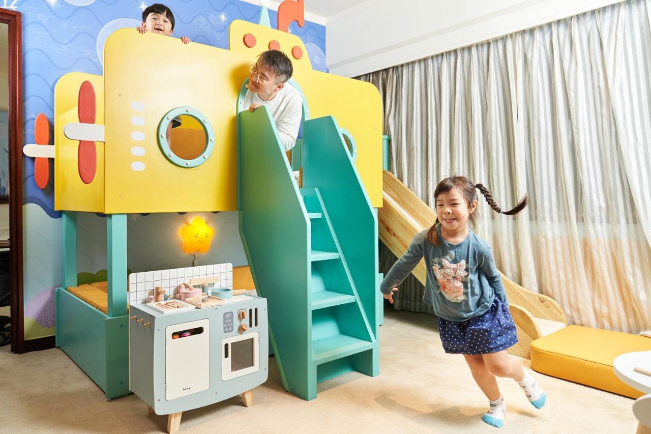 The Howard Plaza Hotel Đài Bắc Ngoại thất bức ảnh Children playing at the Children's Museum
