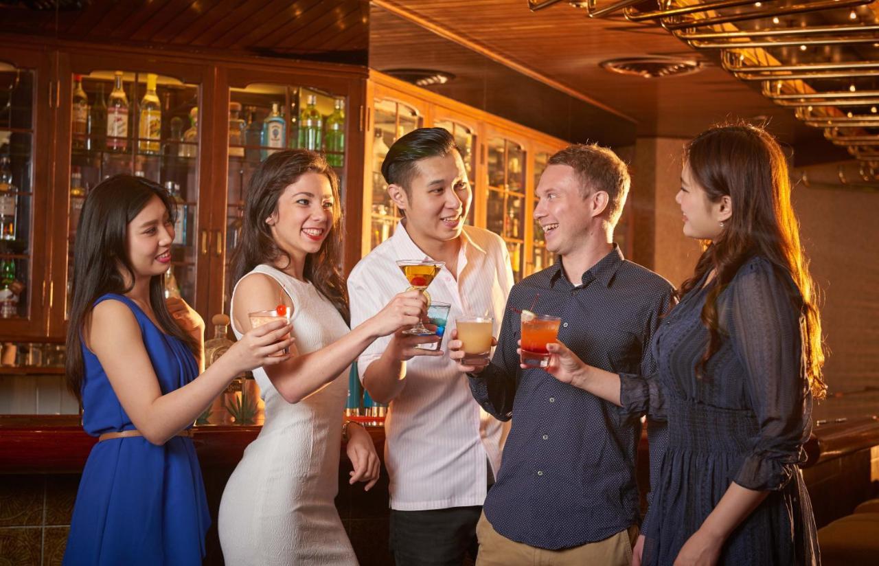 The Howard Plaza Hotel Đài Bắc Ngoại thất bức ảnh A group of people socializing