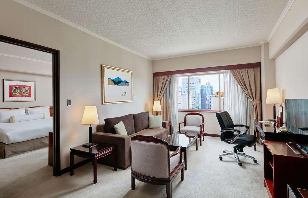 The Howard Plaza Hotel Đài Bắc Phòng bức ảnh A suite at the Conrad Hong Kong