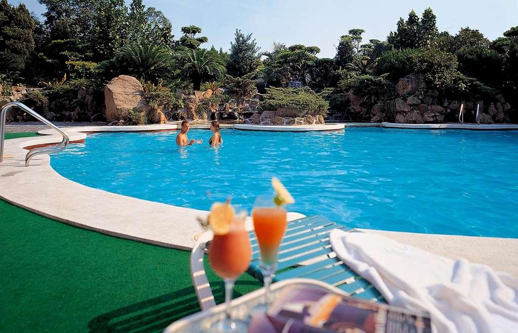 The Howard Plaza Hotel Đài Bắc Ngoại thất bức ảnh A swimming pool