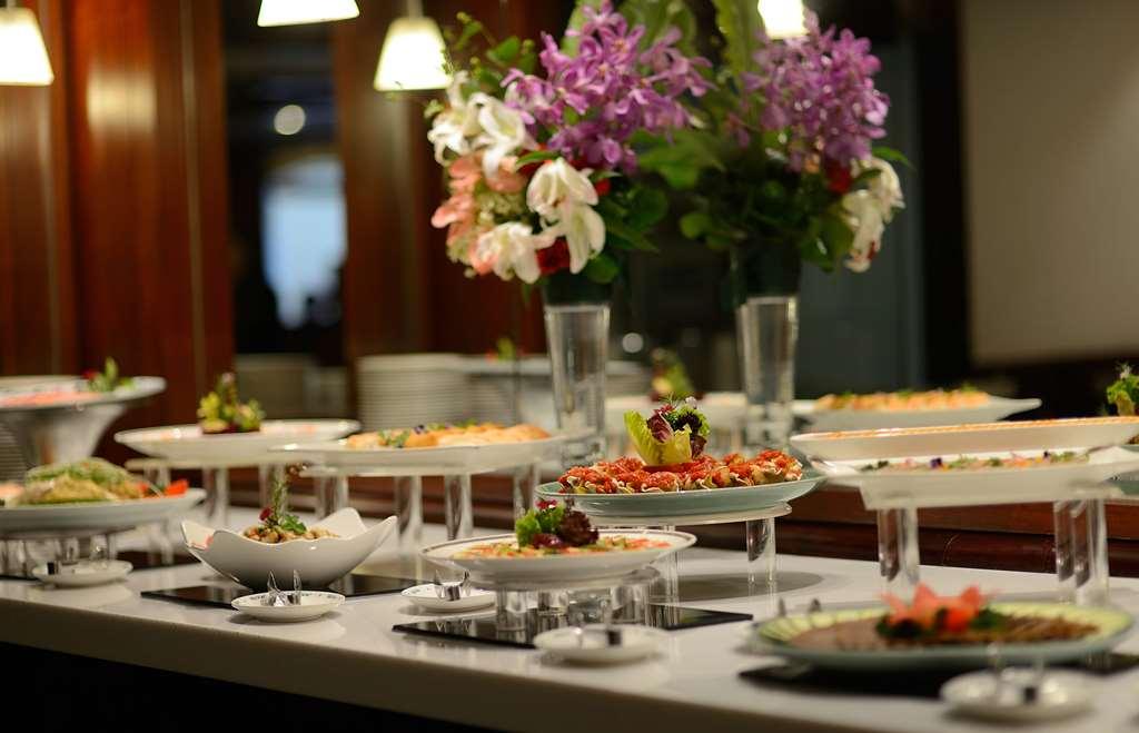 The Howard Plaza Hotel Đài Bắc Nhà hàng bức ảnh A buffet