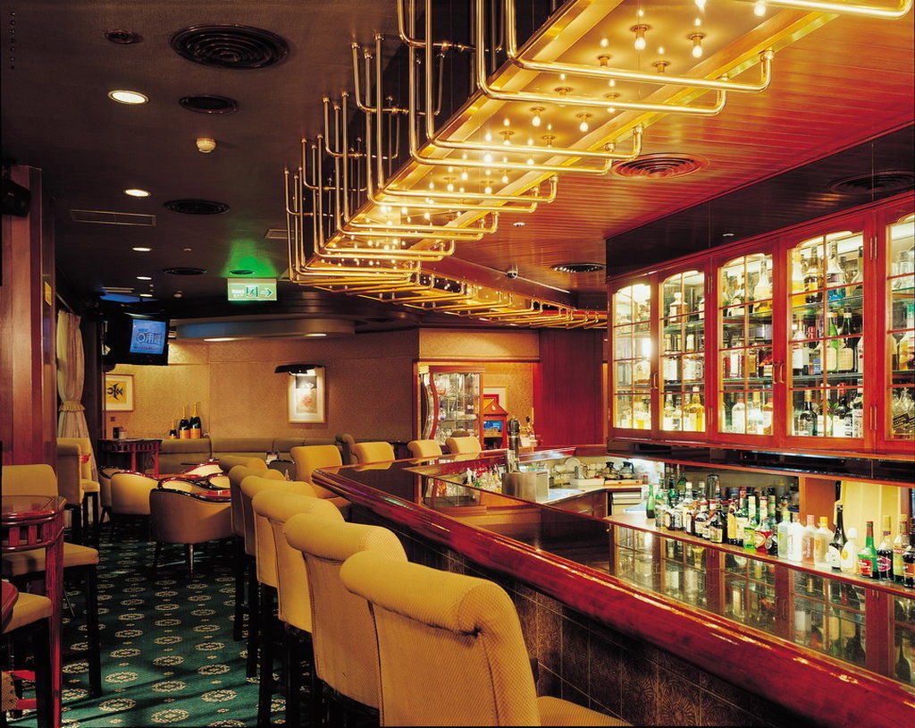 The Howard Plaza Hotel Đài Bắc Nhà hàng bức ảnh The bar on board the Queen Mary 2